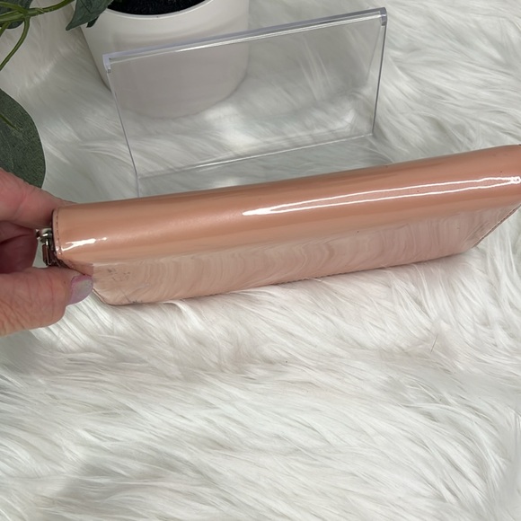 GUC- Coach patent leather longWallet - Picture 11 of 11